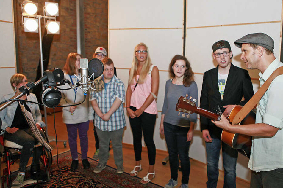 Die Band "Oder so!" probte gerade im Keller, als Annette Humpe um die Ecke kam.