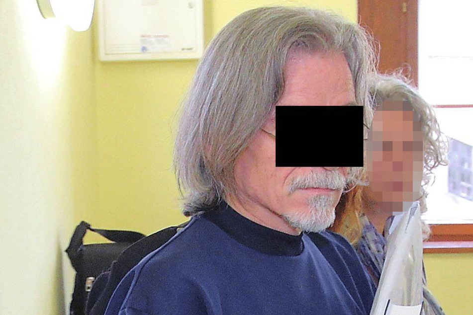 Harry L. (62) kam diesmal endlich ins Amtsgericht Dippoldiswalde - in Handschellen.