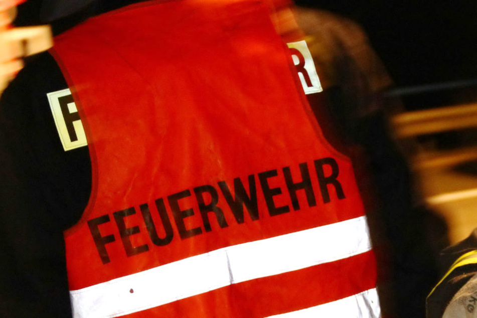 Hat ein Feuerwehrmann im Kreis Göppingen absichtlich mehrere Brände gelegt? (Symbolbild)