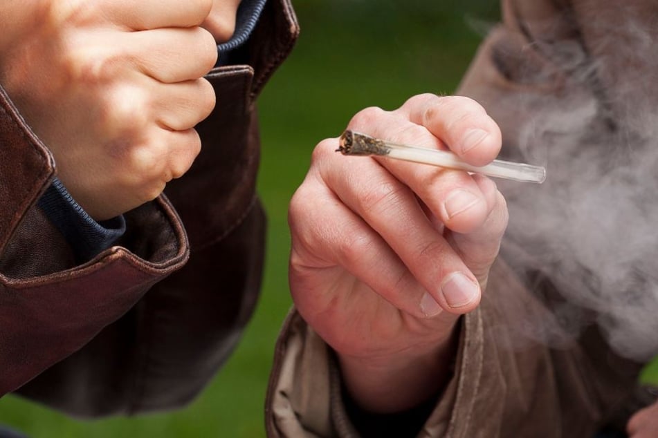 Er habe am Vorabend zwei Joints und Amphetamine genommen, gestand der 35-Jährige.