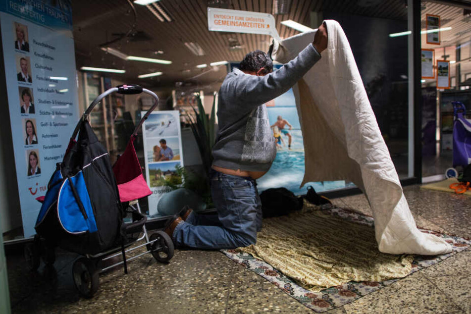 In kalten Nächten werden Tee ausgeschenkt und Decken ausgeteilt. (Archivbild)
