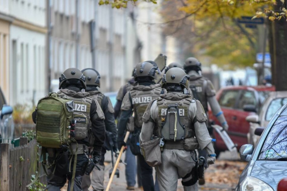 Eine Spezialeinheit der Polizei stürmte die Wohnung des 45-Jährigen.