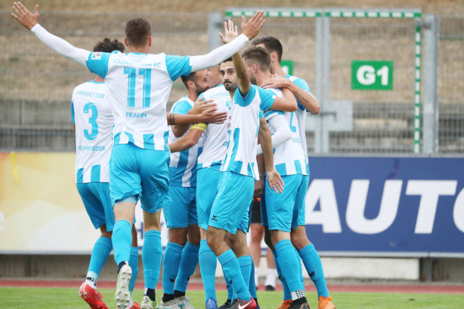 Torjubel im Friedensstadion: Gegen den VfB Germania Halberstadt siegte der CFC mit 4:2.