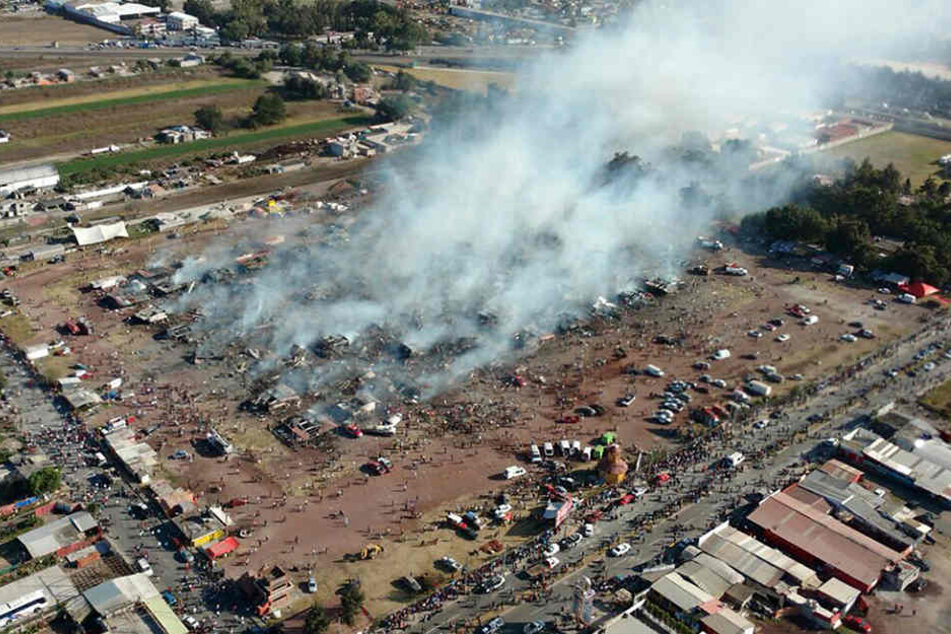 In Mexiko ist es auf einem Markt für Feuerwerk zu mehreren heftigen Explosionen gekommen.