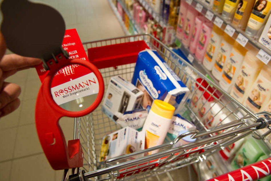 Eine dm-Mitarbeiterin ging bei Rossmann auf Schnäppchenjagd und wurde an der Kasse abgewiesen. (Symbolbild)
