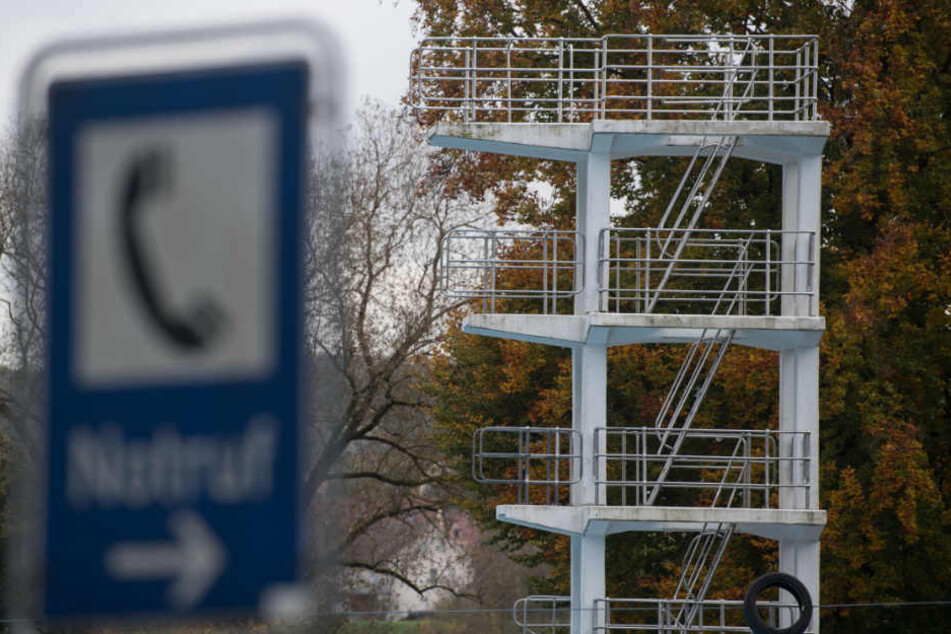 Auf dem Sprungturm im Mineral-Freibad Bad-Wimpfen jam es 2015 zu dem Unfall, bei dem ein 35-jähriger Familienvater starb.