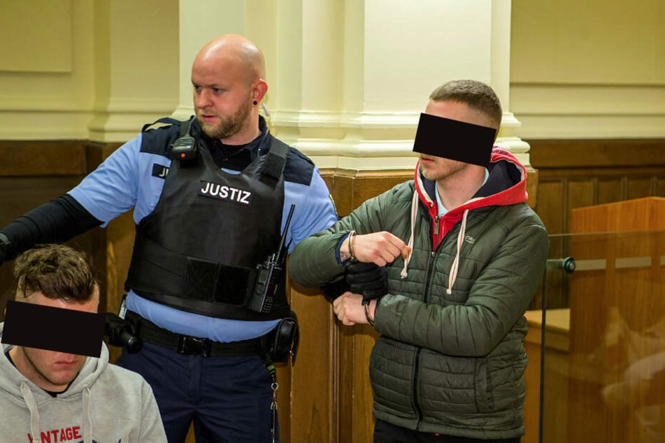 Florian M. (20, l.) und Miles K. (21, r) sind wegen versuchten Mordes angeklagt. Ihnen droht lebenslange Haft.