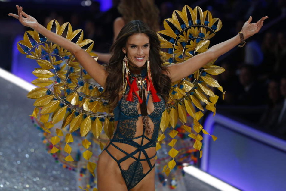 Alessandra Ambrosio (36) ordnet gerade ihr Leben neu. Als Unterwäsche-Model will sie zukünftig kürzer treten, auch privat hat sich einiges verändert.