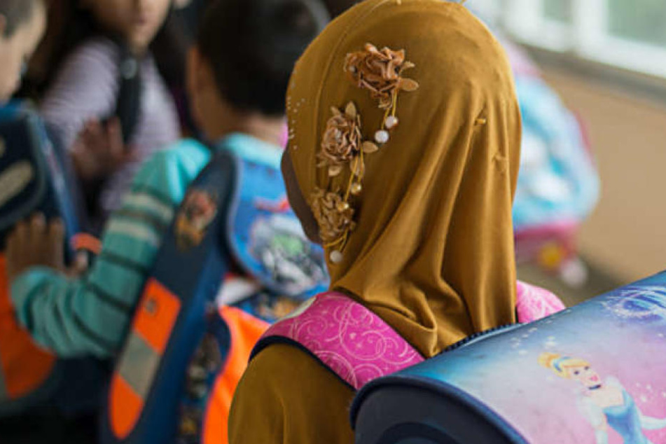 Ein Muslimin an einer deutschen Schule. (Symbolbild)