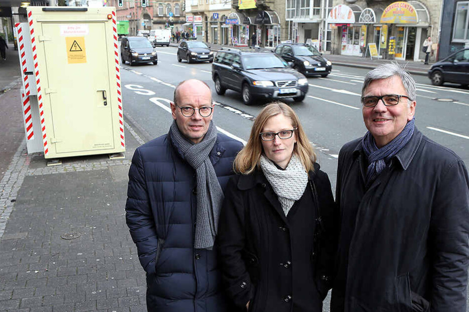 Thomas Kunz, Daniela Becker und Wolfgang Borgert von Handel, Industrie und Handwerk haben für den Container gekämpft.