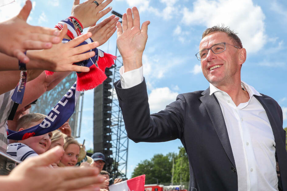 Ex-RB-Coach Ralf Rangnick kann sich nach eigener Aussage mit dem Posten als Nationaltrainer anfreunden.