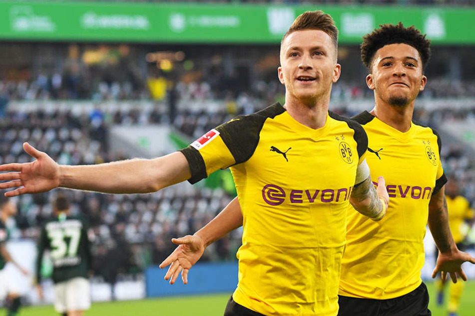 BVB-Kapitän Marco Reus (l.) bejubelt sein sechstes Saisontor mit Kollegen Jadon Sancho.
