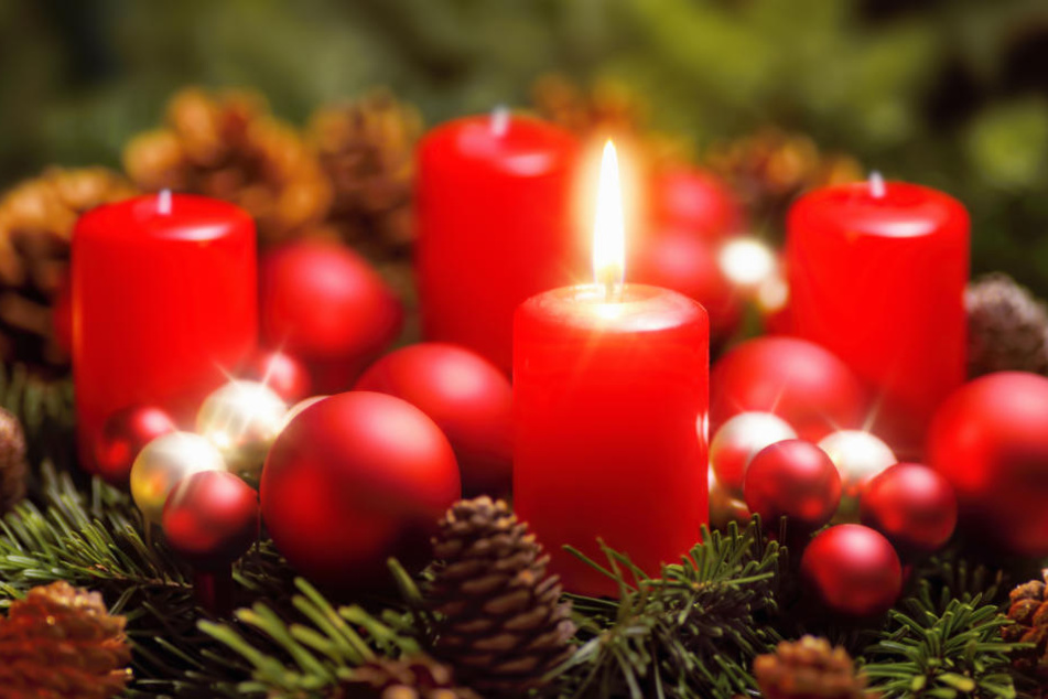 Bei Alice Schwarzer brennen schon ab dem ersten Advent alle vier Kerzen (Symbolbild).