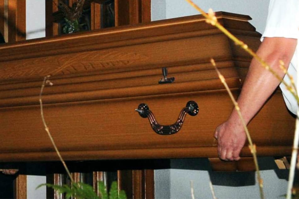 Der Notarzt konnte nur noch den Tod des Mannes feststellen (Symbolbild).