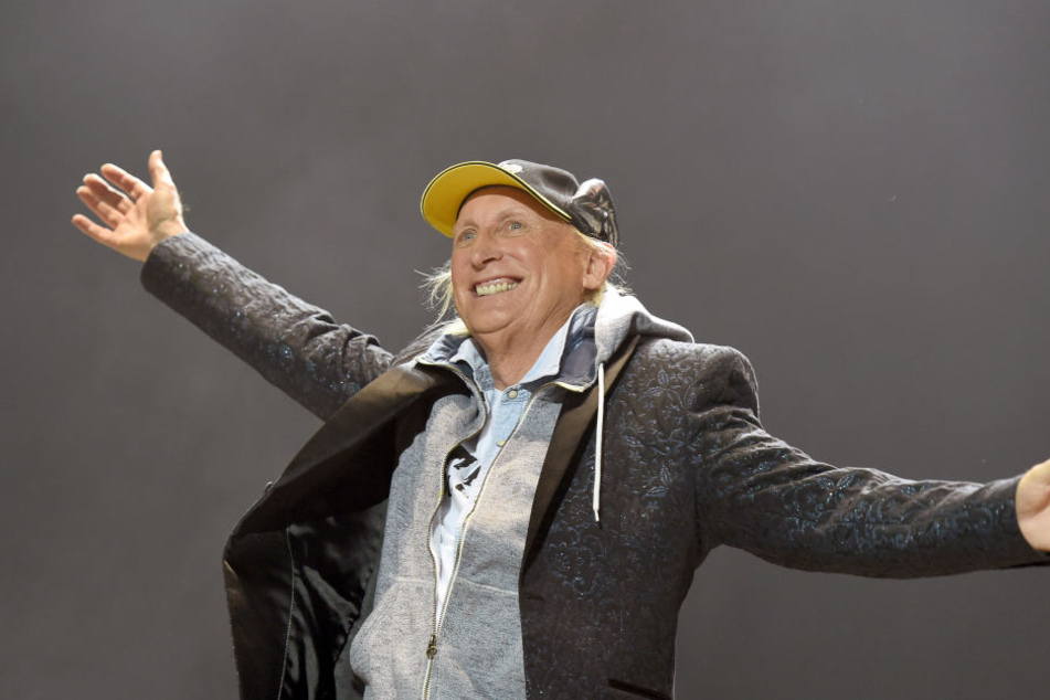 Otto Waalkes fühlt sich bereit für eine neue Liebe, will jedoch nichts überstürzen.
