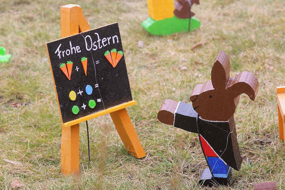 Die Osterfreunde haben über 110 Hasen gebastelt. Auch eine Langohr-Schule können Gäste bestaunen.