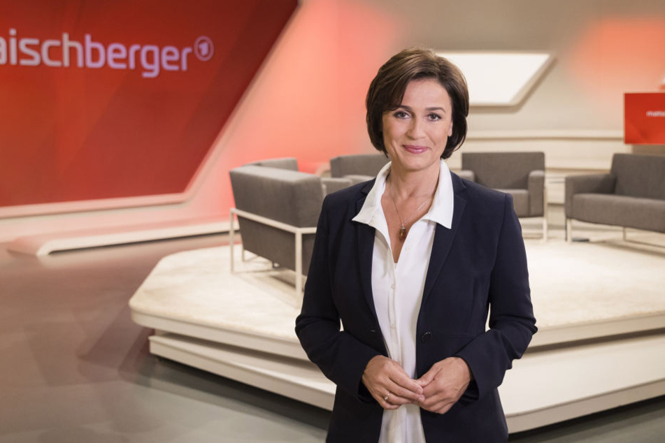 Sandra Maischberger (51) lädt ein zum Thema: "CDU nach rechts, SPD nach links: Rettung der Volksparteien?"