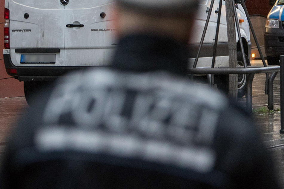 Die Polizei riegelte den Tatort in der Stadtmitte ab.