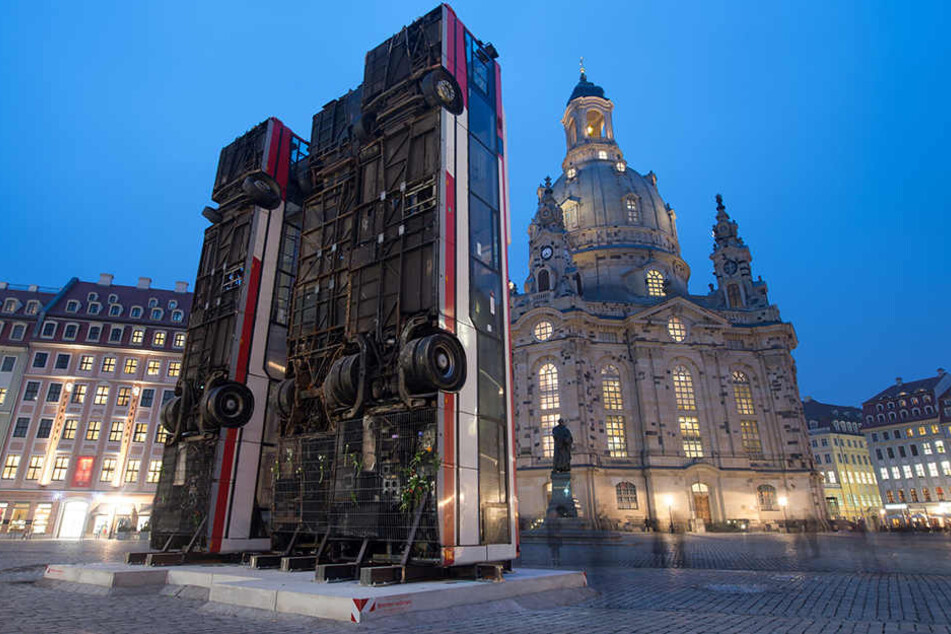 Das Kunstwerk „Monument“ auf dem Dresdner Neumarkt hat enorme Diskussionen
ausgelöst.