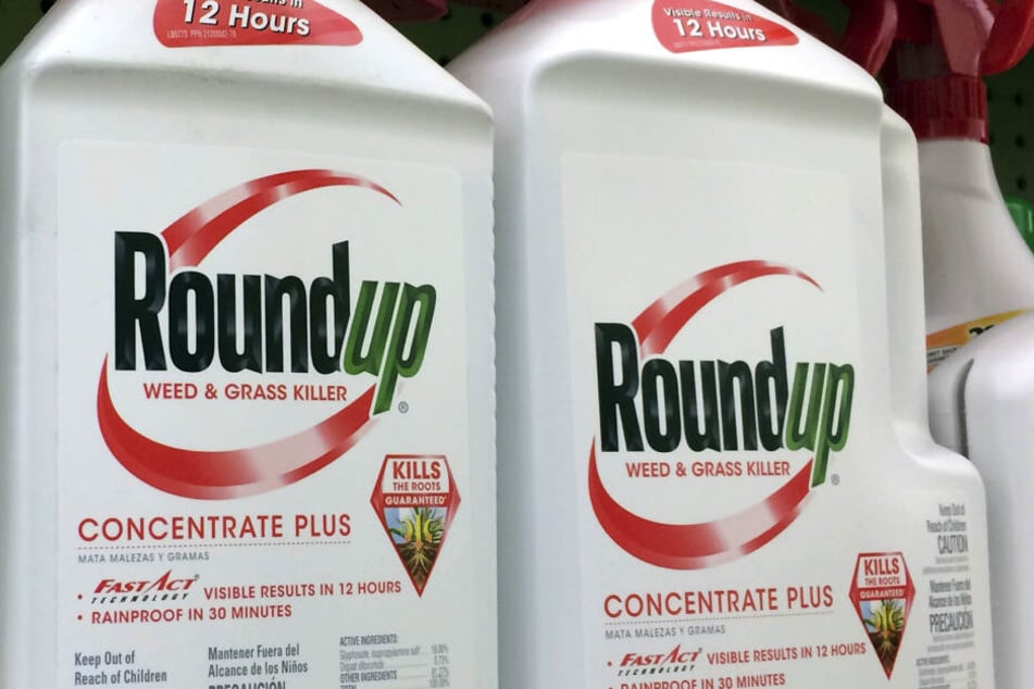 Das Spritzmittel Roundup gilt als krebsverdächtig, Bayer weist den Vorwurf zurück.