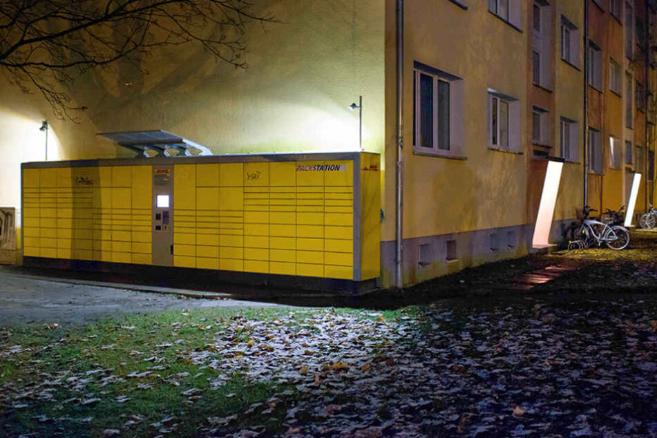 Die DHL-Packstation an der Kantstraße Ecke Roseggerstraße in Potsdam (Brandenburg), in der die Paketbombe aufgegeben wurde.