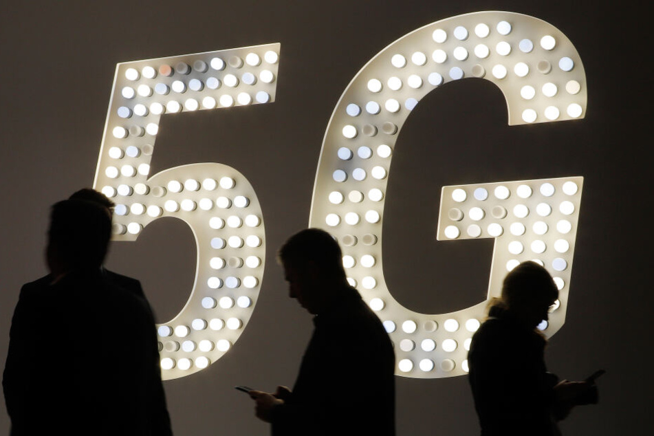 Kann vieles, könnte aber auch schädlich sein. Bisher gibt es keine endgültige Studie zur Schädlichkeit von 5G Strahlung.