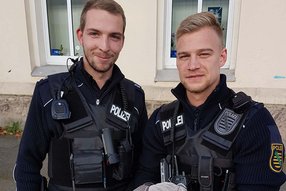 Wachpolizisten als Tierschützer: Martin Schmidt (l.) und Raik Stille zeigten Herz.