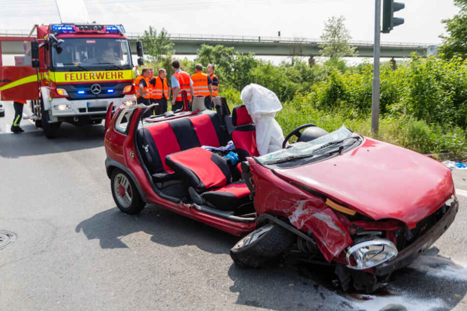 Das Fahrzeug wurde komplett zerstört.
