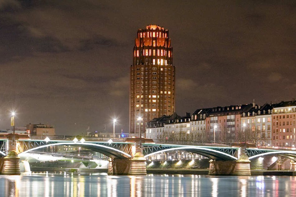 Von diesem Hotel in Frankfurt am Main soll sich der mutmaßliche Täter gestürzt haben.