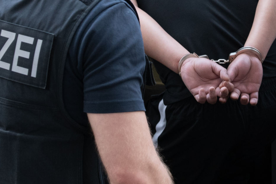 Der 38-jährige mutmaßliche Angreifer sitzt inzwischen in Haft.