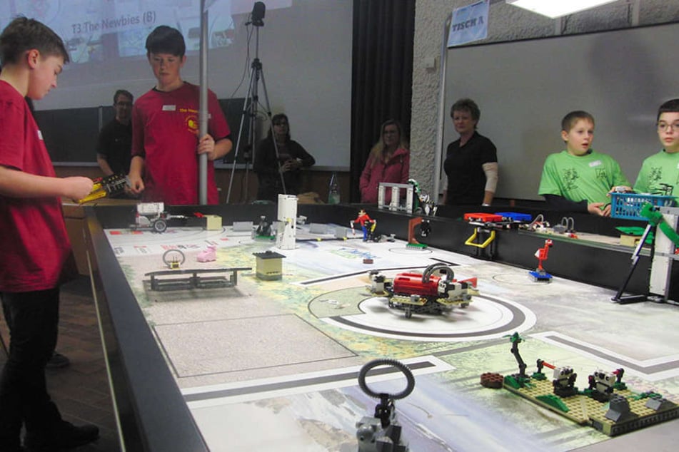 Hightech aus Legosteinen: Mit solchen oder ähnlichen Robotern gingen die
Teams ins Rennen.