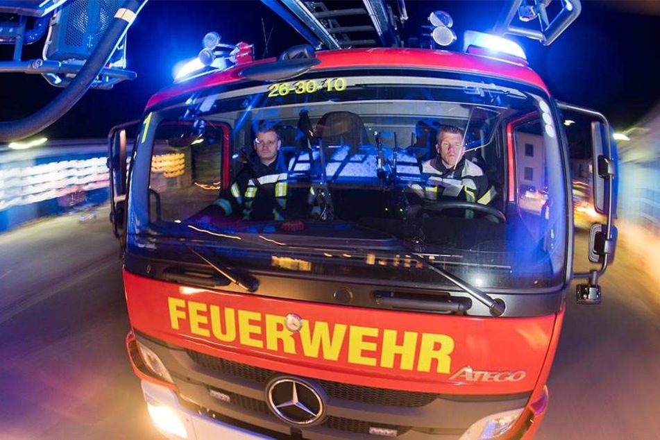 Feuerwehrauto im Einsatz (Symbolbild)