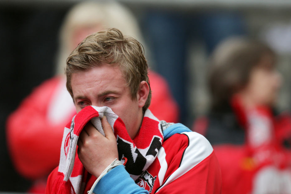 Fans des 1. FC Köln erleben momentan eine harte Zeit.