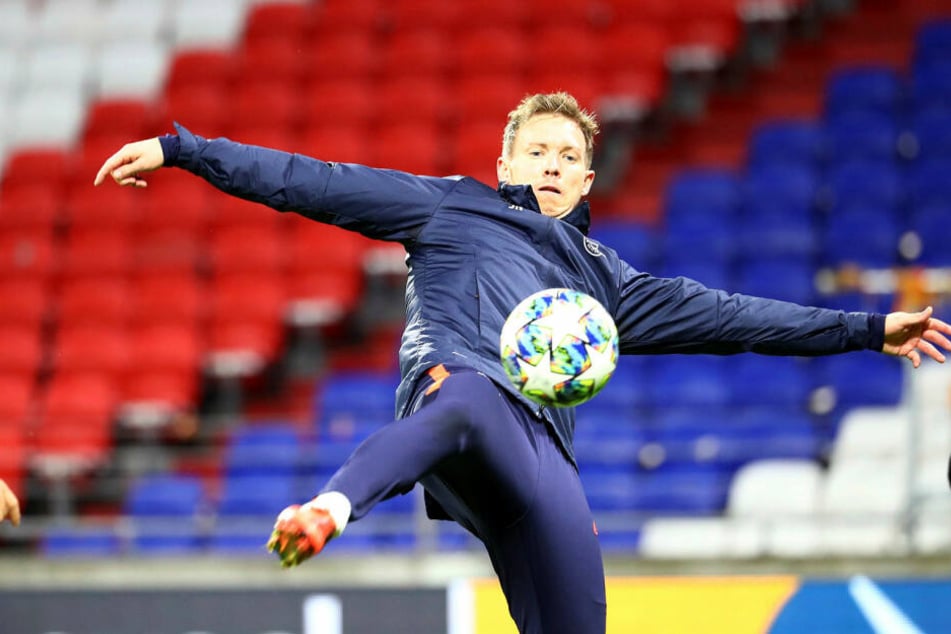 Machte sich im Groupama Stadium schon mal warm: RB-Coach Julian Nagelsmann.