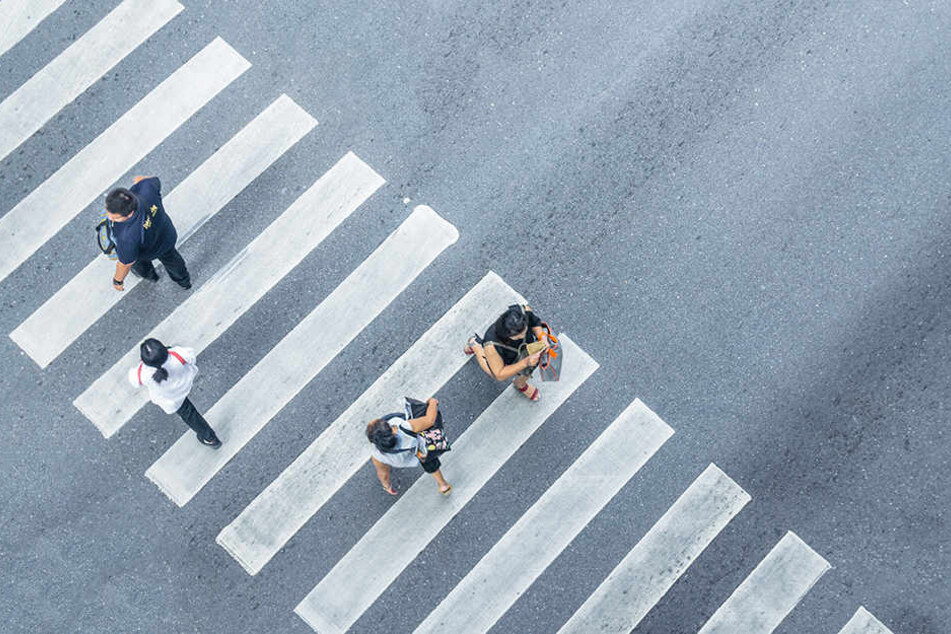 Zebrastreifen sind eine besonders kostengünstige Art der Straßenquerung.