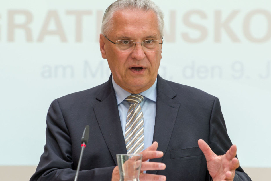 Joachim Herrmann kritisierte die Gewalt gegen Beamte.