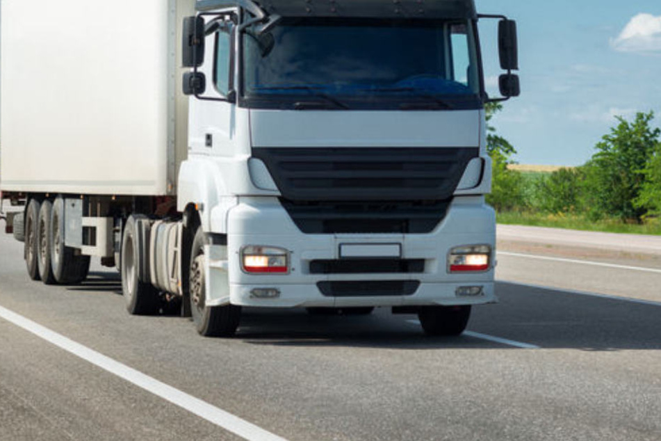 Im Main-Taunus-Kreis ist ein Lkw-Fahrer völlig ausgerastet. (Symbolbild)