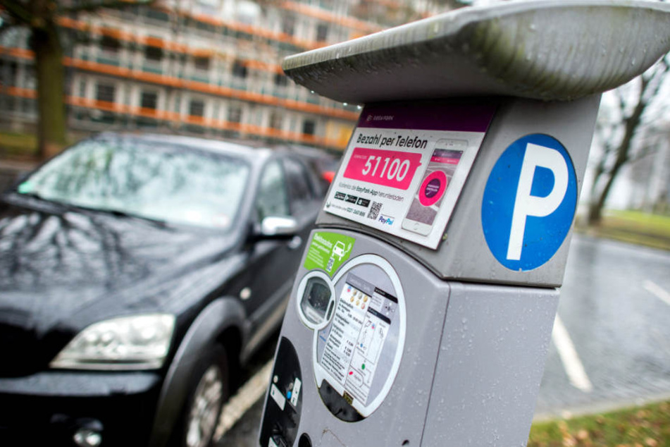 Beim Entleeren der Parkscheinautomaten soll der städtische Mitarbeiter zugegriffen haben. (Symbolbild)
