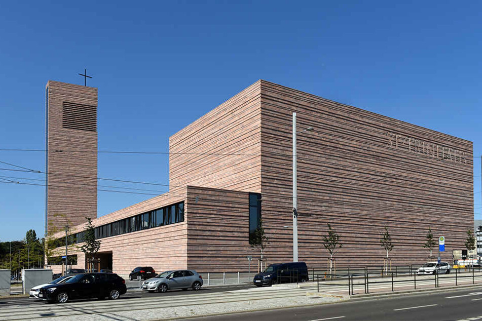 22 Meter hoch ist die Propsteikirche St. Trinitatis am Rande der Leipziger Innenstadt. Der Kirchturm bringt es sogar auf 50 Meter Höhe.