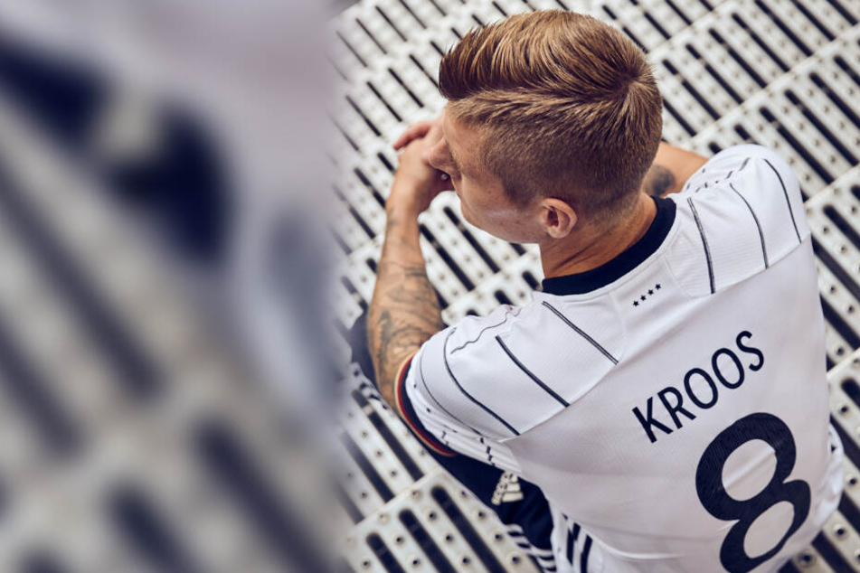 Geht doch! Bei Toni Kroos prangt der richtige Spielername hinten auf dem Rücken.