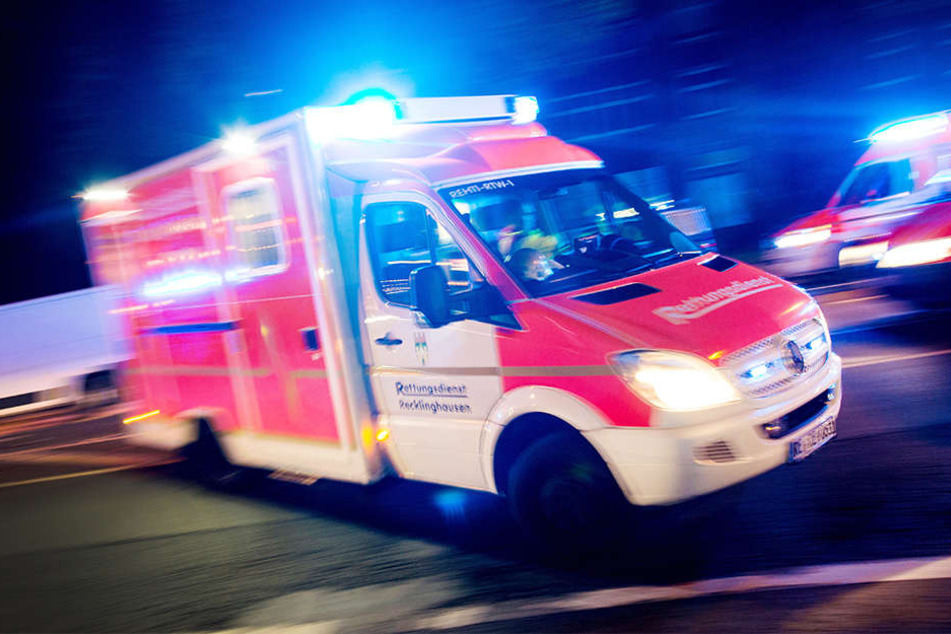 Unter telefonsicher Anleitung retteten drei Bielefelder einem 46-jährigen Mann das Leben. (Symbolfoto)