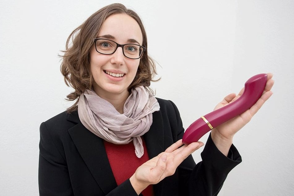 Endlich serienreif! "Laviu"-Gründerin Julia Ryssel (30) mit ihren lautlosen Vibrator.