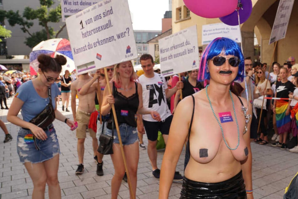 Die "bärtige" Dame rechts hatte ihre Kleidung offensichtlich an die Temperaturen angepasst.