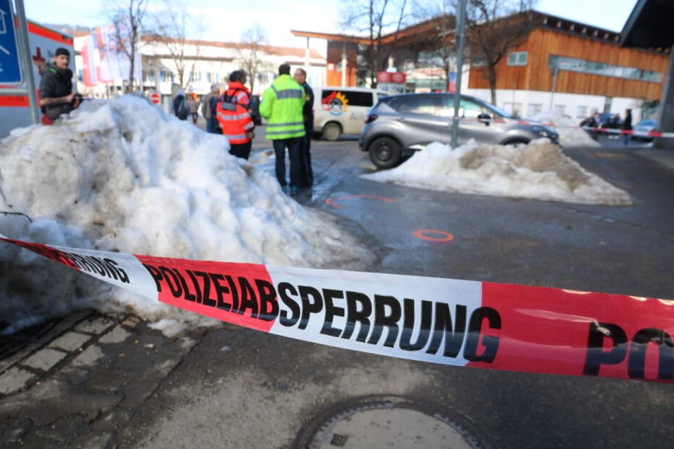 Warum der Mann sein Auto plötzlich beschleunigt und in die Menschengruppe fuhr, ist noch nicht geklärt.