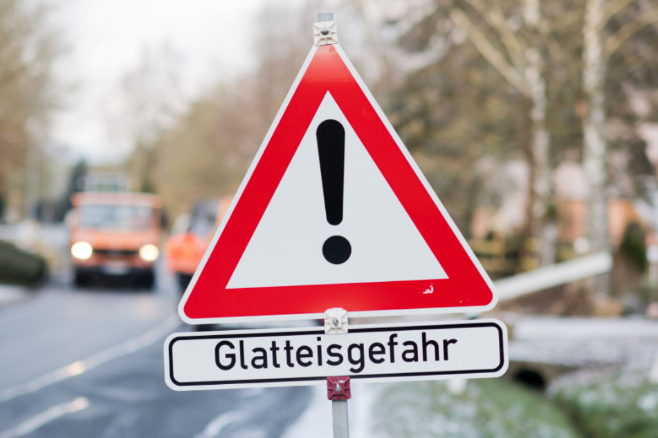 Aufgrund der winterlichen Temperaturen in Bayern gab es mehrere Verkehrsunfälle. (Symbolbild)
