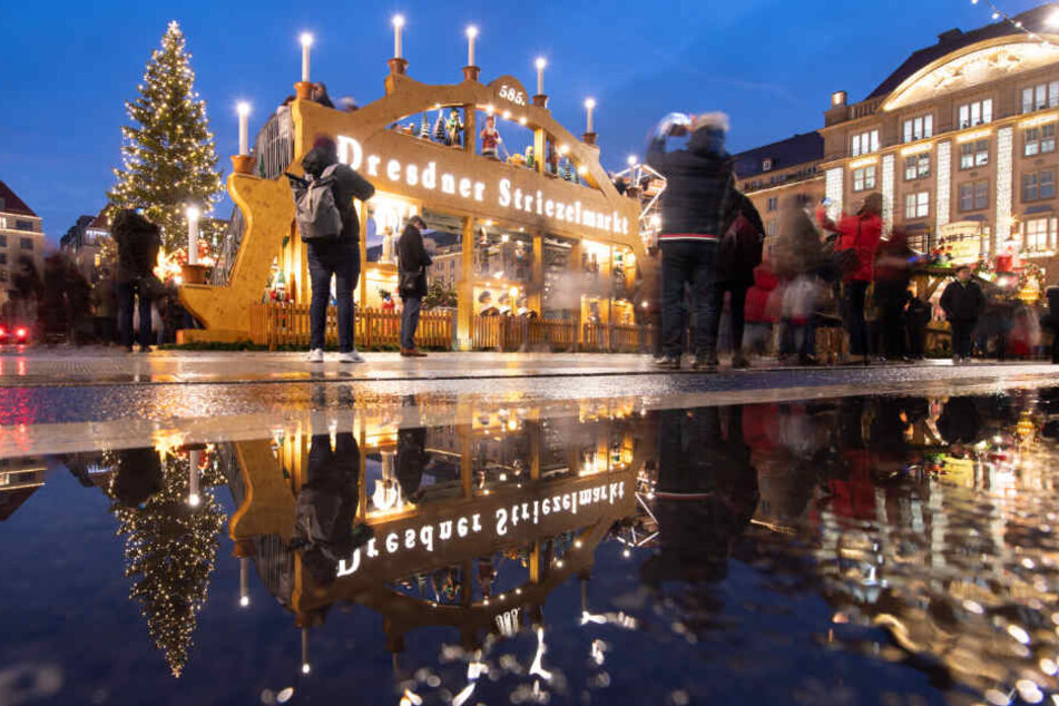Der dritte Advent wird am Dresdner Striezelmarkt wird wolkig, böig aber mit knapp 10 Grad ordentlich mild.