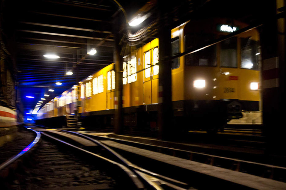 Ein U-Bahn-Zug auf dem Abstellgleis. Für zwei Wochen müssen Pendler auf Ersatzbusse ausweichen. (Symbolbild)