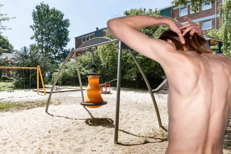 Der Exhibitionist stellte der Frau eine unangenehme Frage. (Symbolbild/Fotomontage)