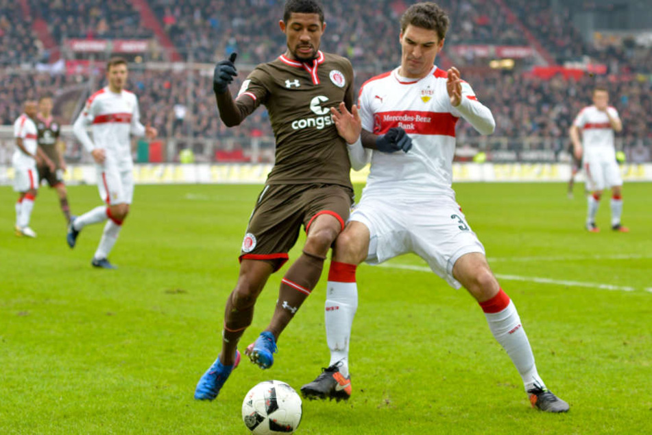 Fällt nun für mehrere Wochen aus: VfB-Verteidiger Marcin Kaminski (rechts). (Archivbild)