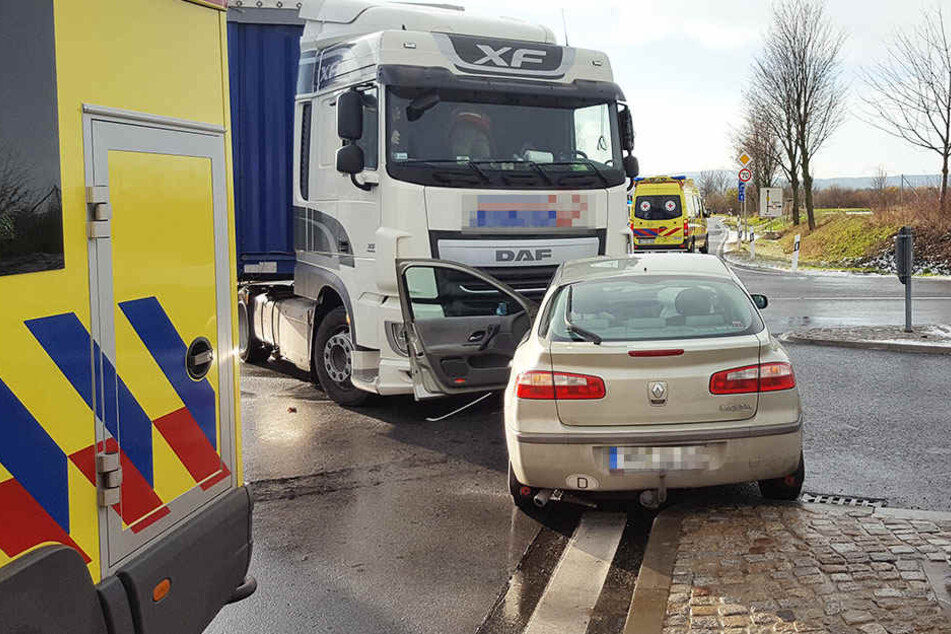 Drei Personen wurden verletzt.